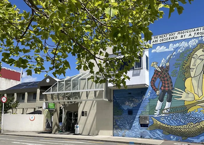 Yha Nelson - Backpackers